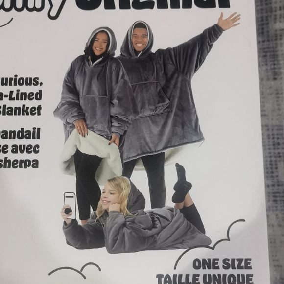 The Comfy Original Luxurious Sherpa Lined Wearable Blanket Charcoal NWT NEW - Picture 2 of 13